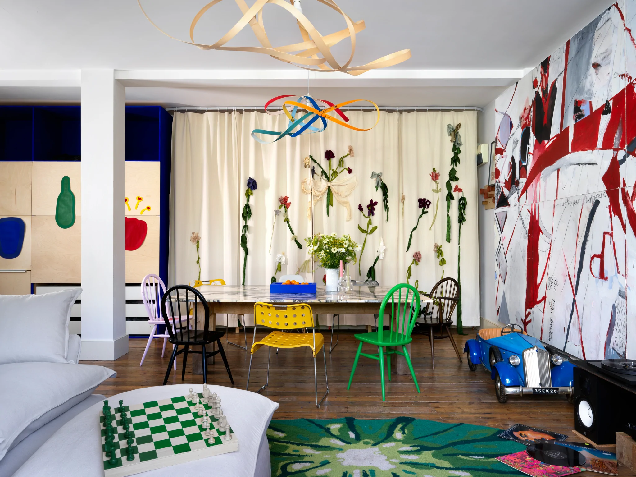 Felix Conran flat featured by interior living.